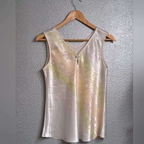 Patal Cream Sleeveless Blouse With Embossed Design - Picture 1 of 3